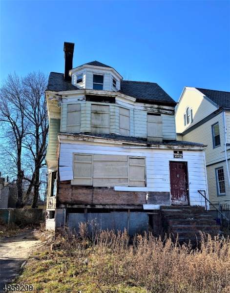 215 Rutledge Ave - Photo 1