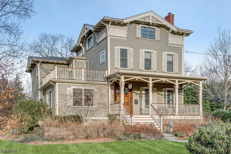 136 N Chestnut St - Photo 1