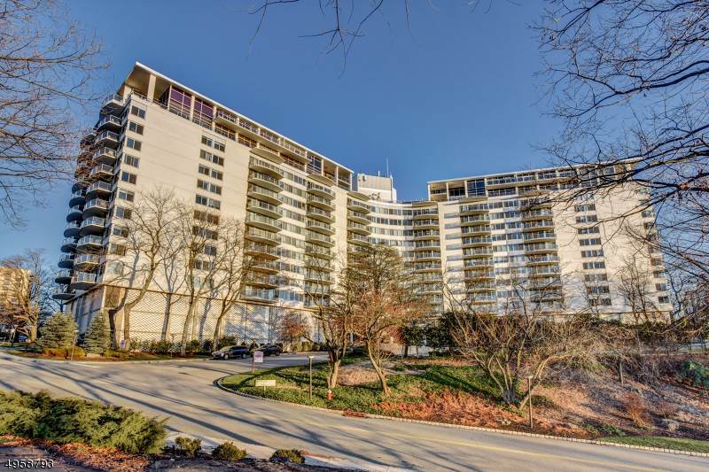 1 Claridge Dr 605 - Photo 1