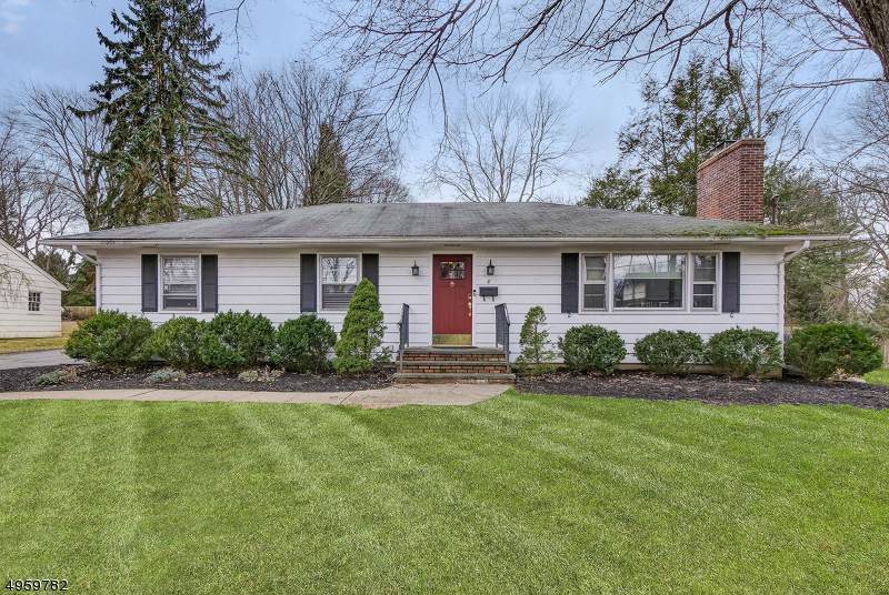 8 Emery Ave - Photo 1