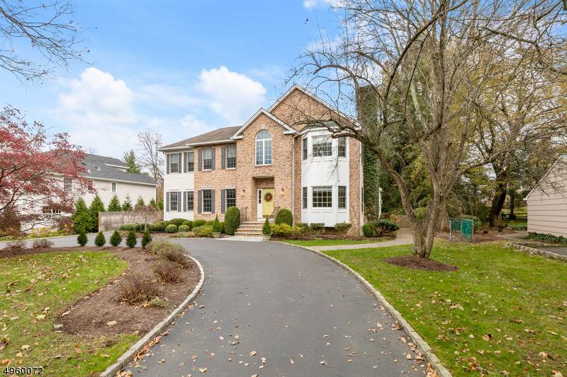 82 Samson Ave - Photo 1