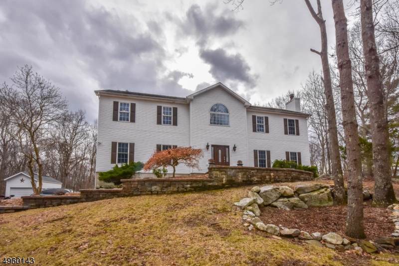 85 Pinewood Dr - Photo 1