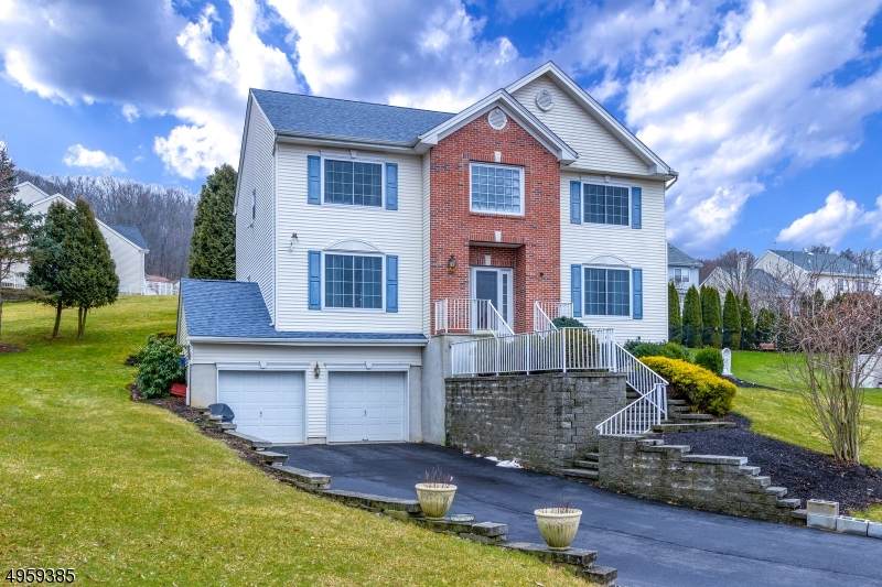 17 Pegasus Pl - Photo 1
