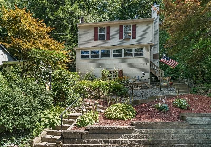 212 Sussex Ave - Photo 1