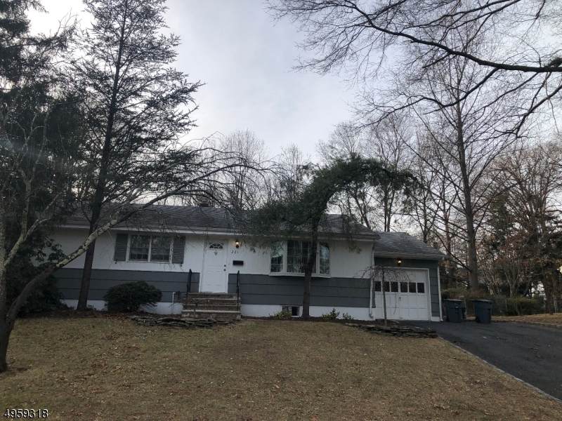 221 Raymond St - Photo 1
