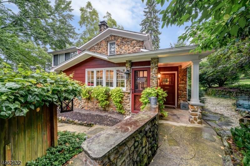 634 Fairmount Ave - Photo 1