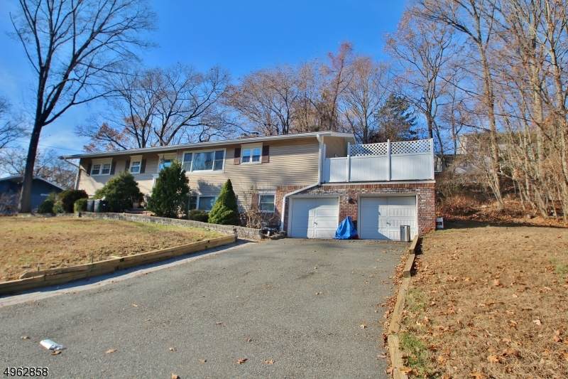17 Leonard Pl - Photo 1