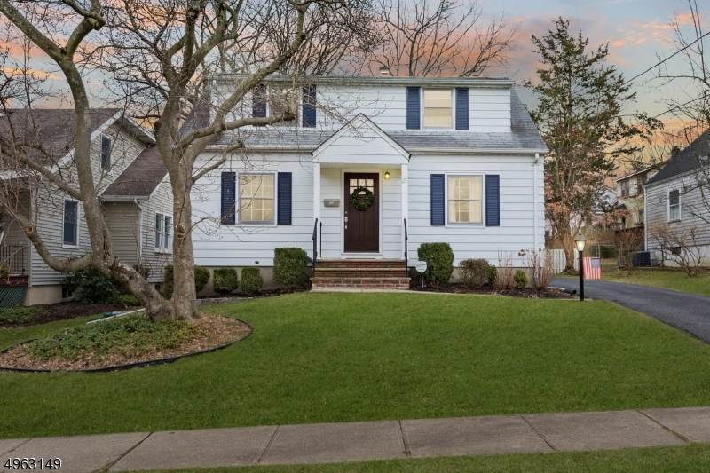 25 Niles Ave - Photo 1