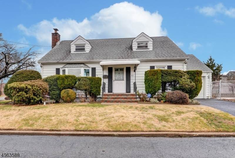 413 Bergen St - Photo 1