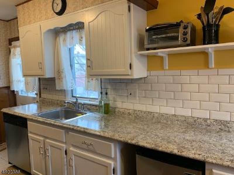 47 Longview Ave - Photo 1