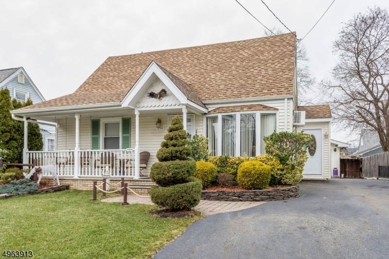 39 Bergen Ave - Photo 1