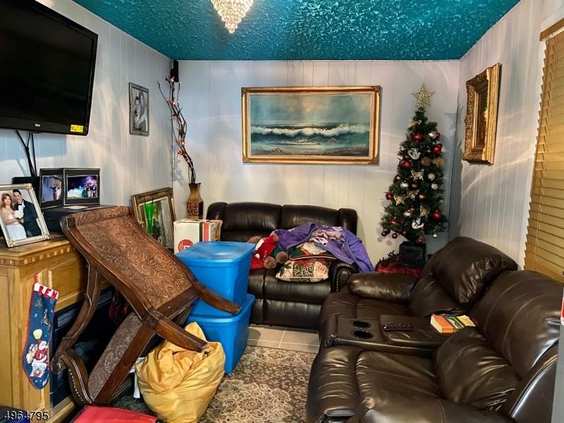 327 Poplar St - Photo 1