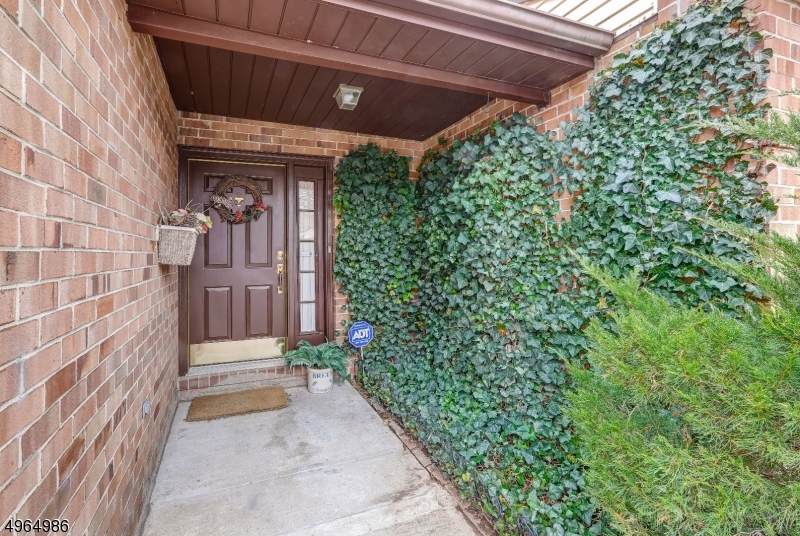 11 Howard Ct - Photo 1