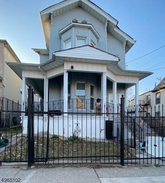 902 Clifton Ave - Photo 1