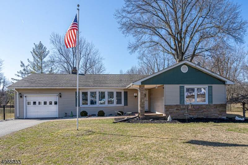 7 Circle Dr - Photo 1