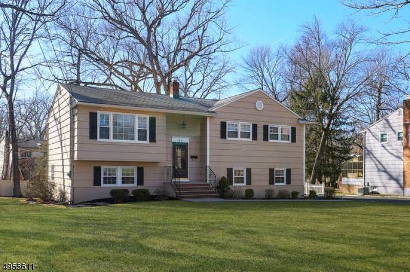 141 Lawrence Dr - Photo 1