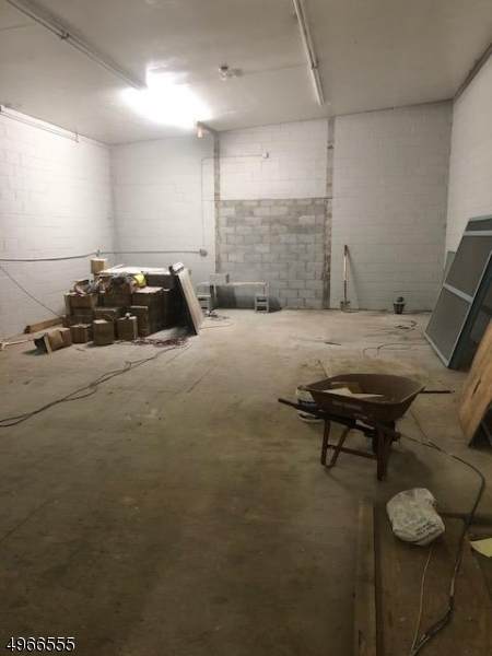 1013 E Grand St - Photo 1