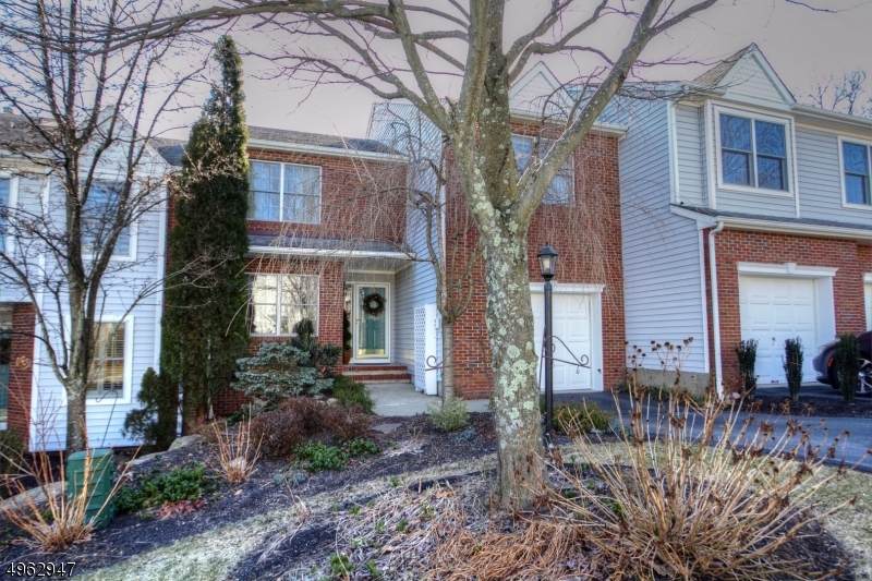 25 Bradford Ter - Photo 1