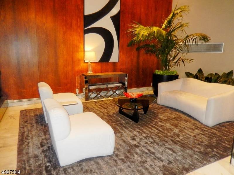 1 Claridge Dr 424 - Photo 1