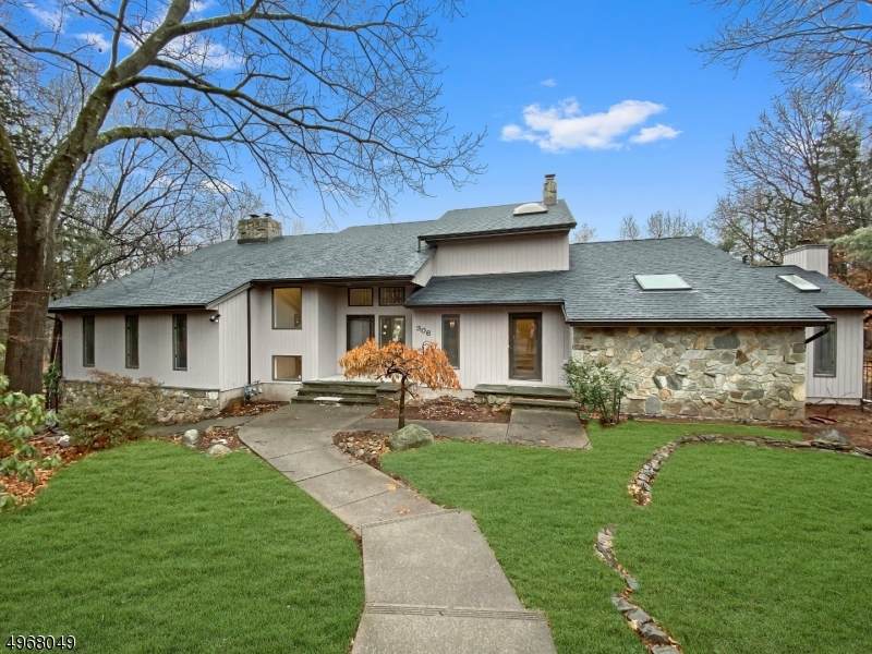 306 Ivy Ct - Photo 1