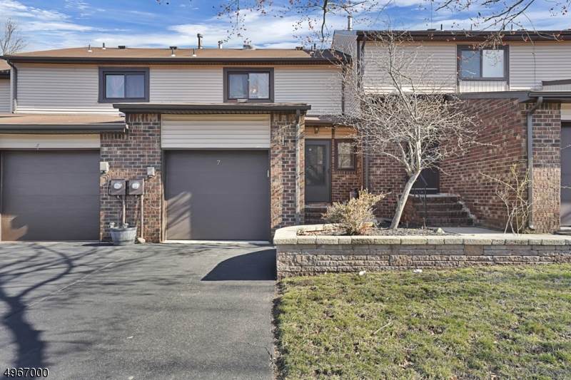 7 Chelsea Cir - Photo 1