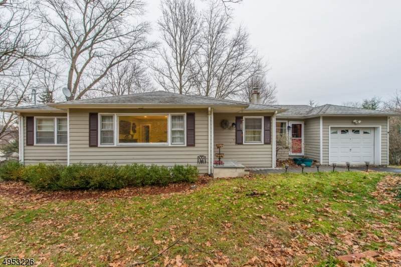 32 Conklin Ave - Photo 1
