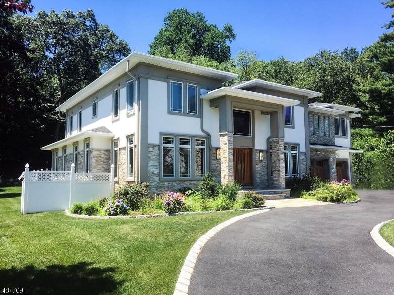 662 Burke St - Photo 1