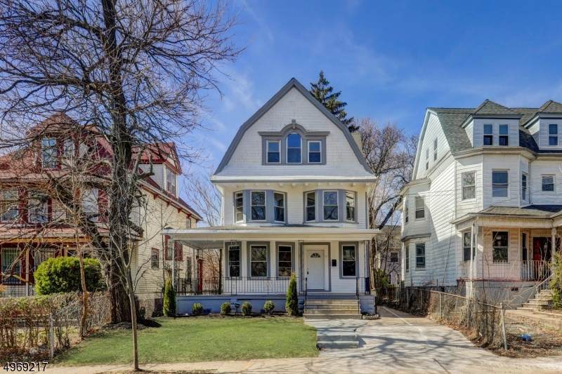 65 Ingraham Pl - Photo 1