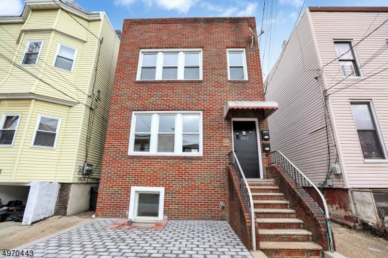 212 Hutton St - Photo 1 212 Hutton St - Photo 1