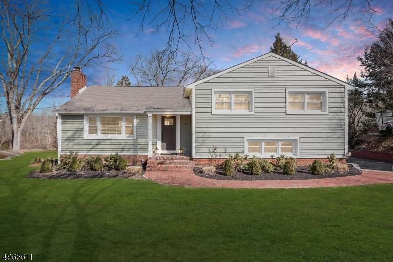 22 Crest Dr - Photo 1