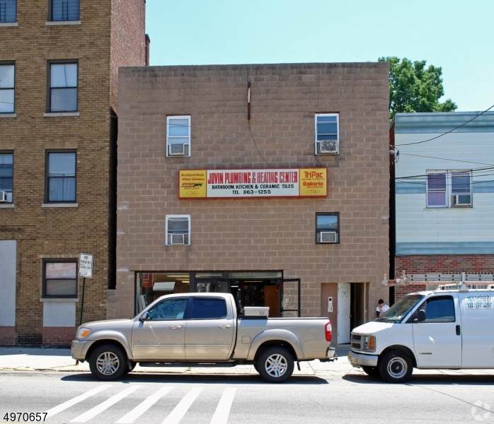 712 New York Ave - Photo 1