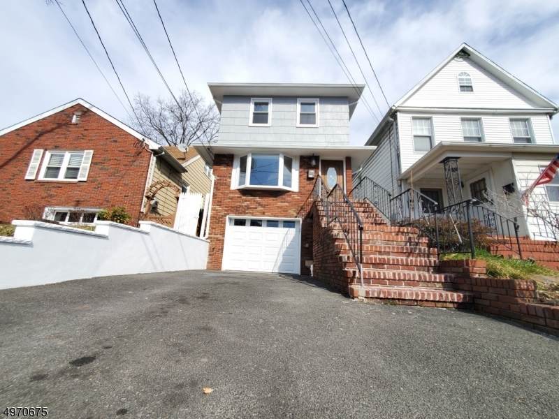 521 Roosevelt St - Photo 1