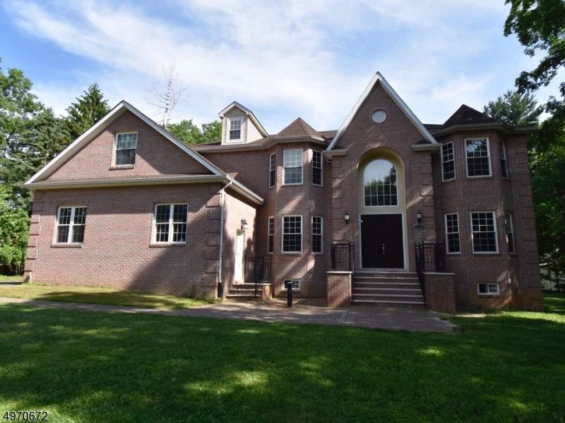 221 Hillside Ave - Photo 1