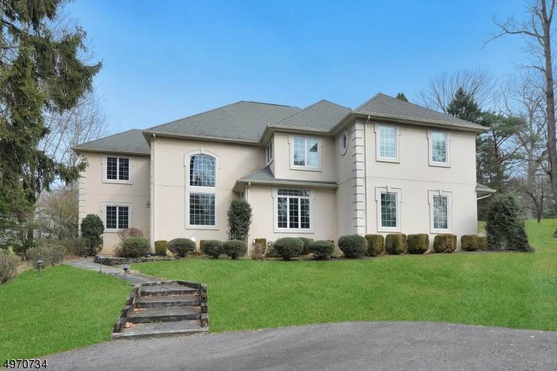 56 Jacquelin Ave - Photo 1