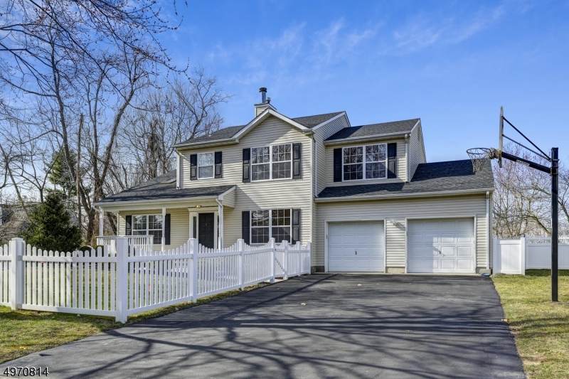 28 Sycamore Pl - Photo 1