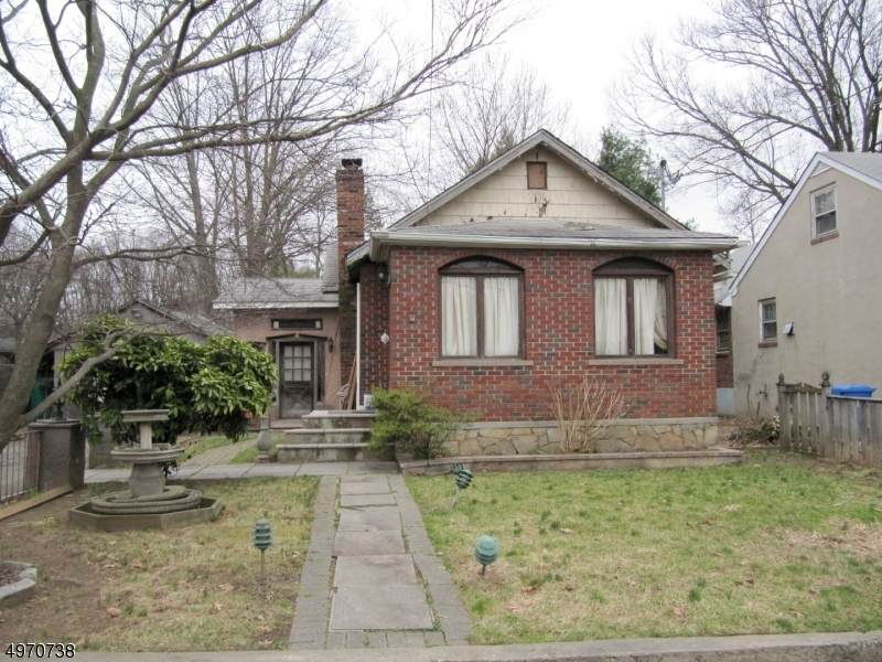 25 Drummond Ave - Photo 1