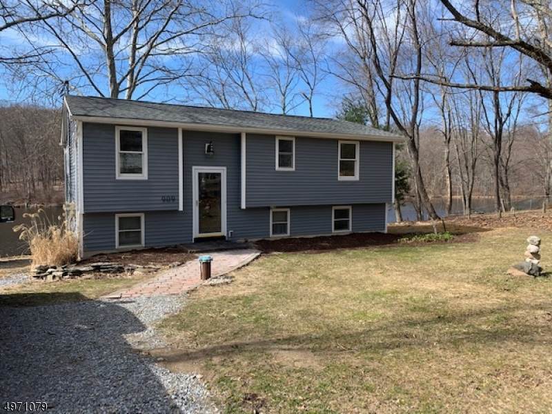 909 Lower Lake Rd E - Photo 1