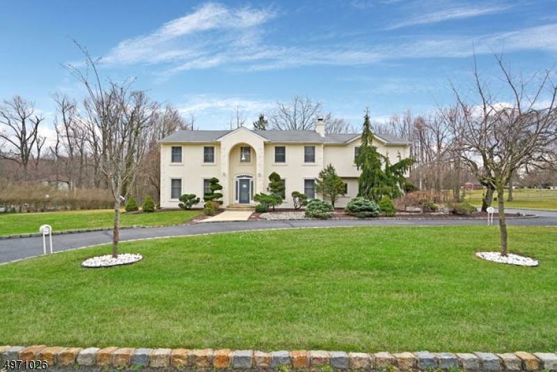 4 Stoneleigh Dr - Photo 1