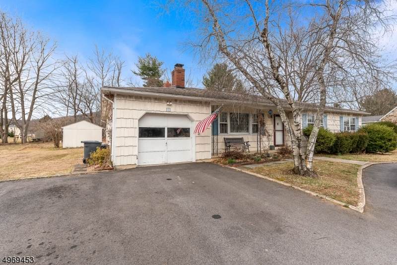 16 Kinnaman Ave - Photo 1