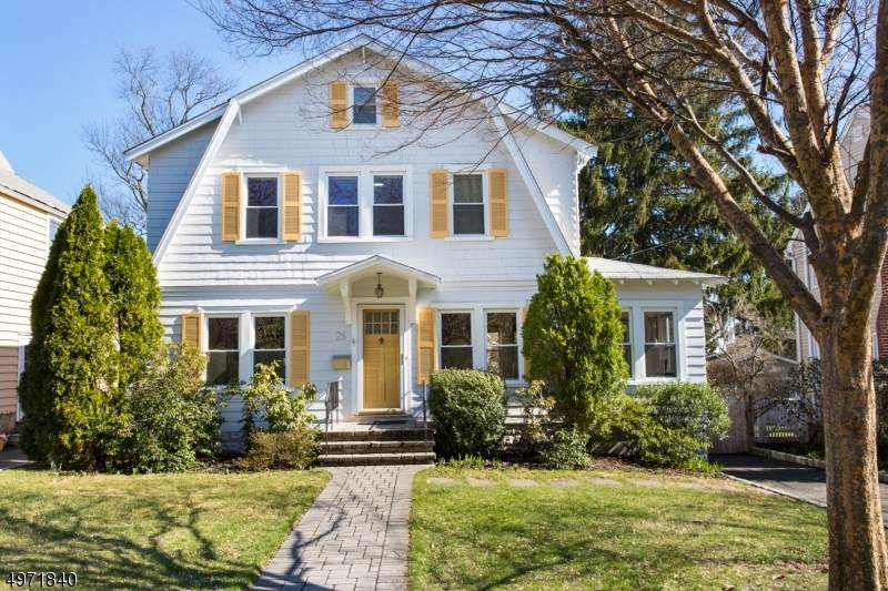 28 Molter Ave - Photo 1