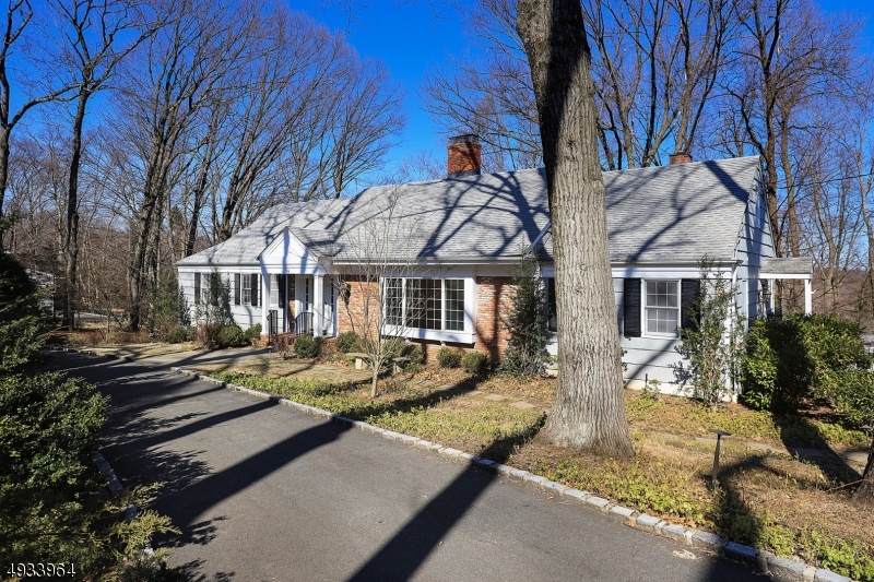 19 Hilltop Cir - Photo 1