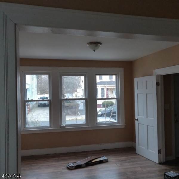 102 Cummings St - Photo 1