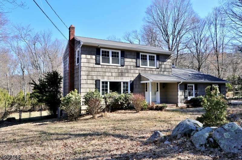 27 Windbeam Ln - Photo 1