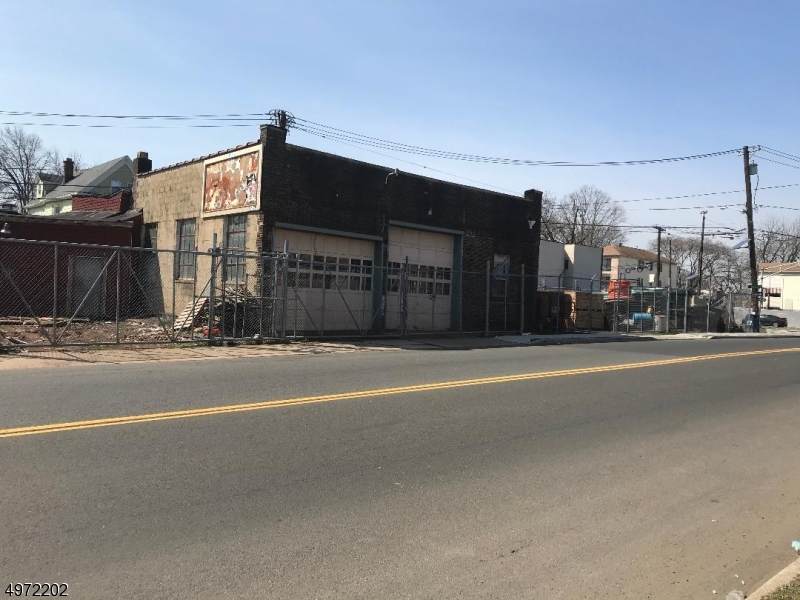 870 E Grand St - Photo 1