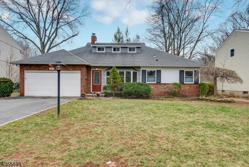207 Stoughton Ave - Photo 1