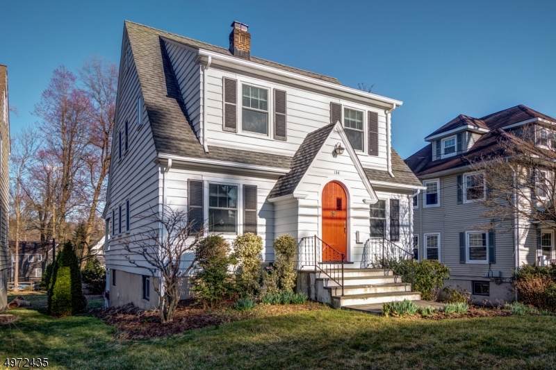 136 Pine Grove Ave - Photo 1