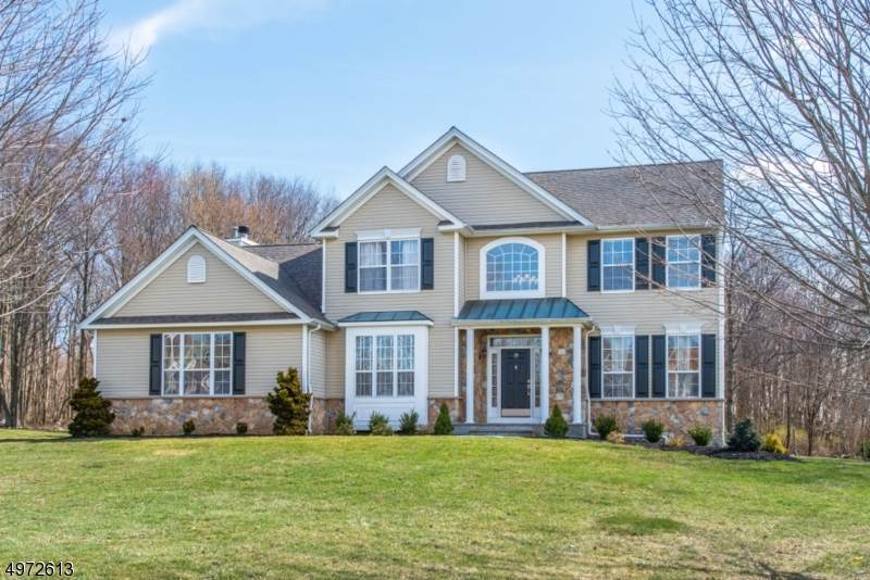 19 Saunders Ln - Photo 1