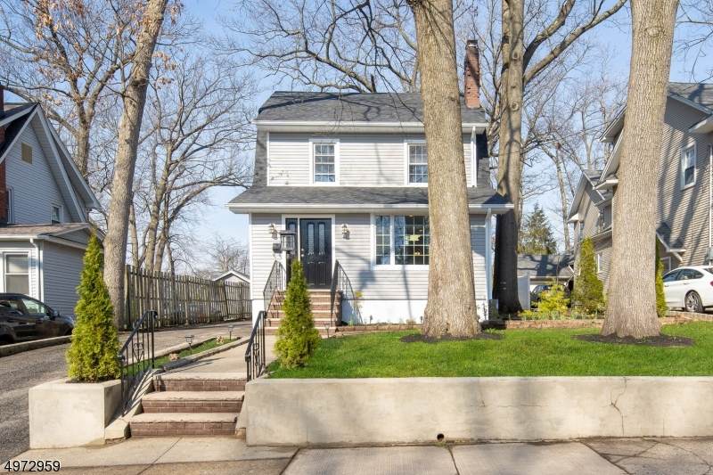 44 Raymond Ave - Photo 1