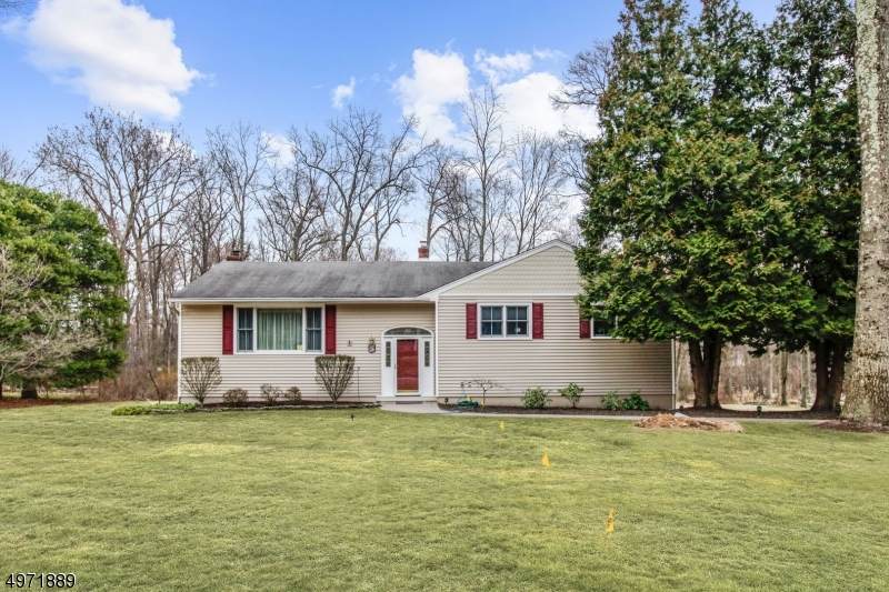 27 Crescent Ridge Rd - Photo 1