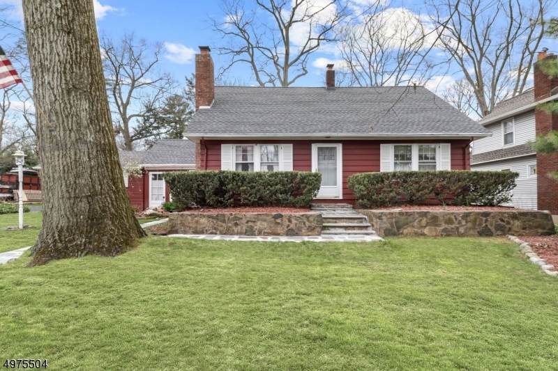 285 Voorhis Ave - Photo 1